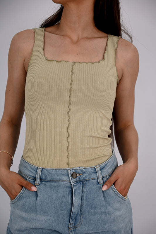 Ribbed singlet with wavy edges - Soft Green